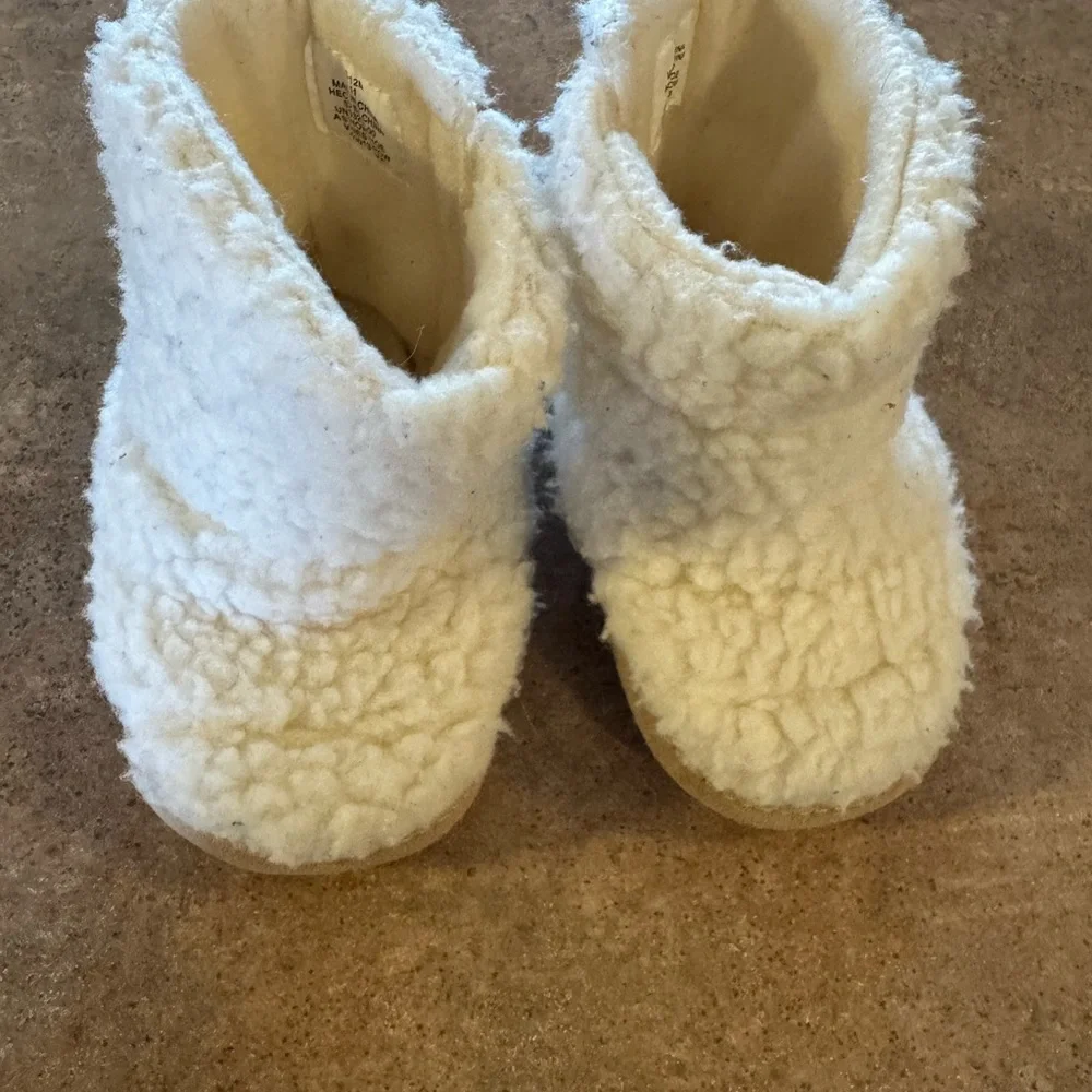 Old Navy Cozy Sherpa Infant Bootie Slippers Cream, 6-12m